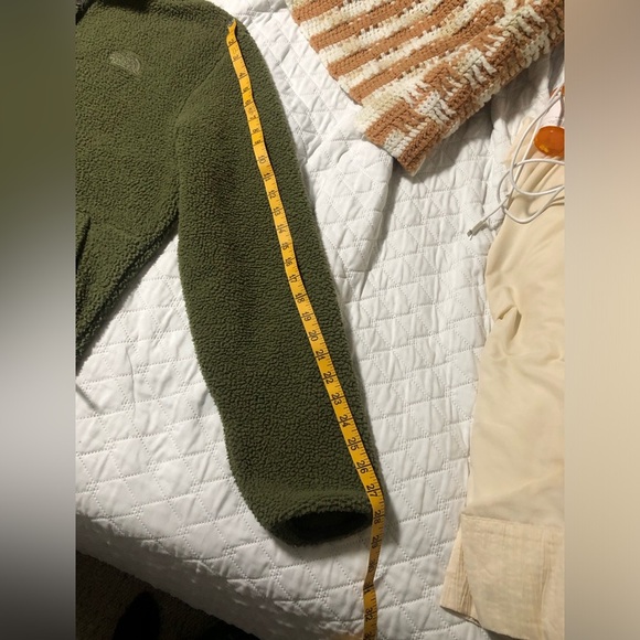 The North Face Olive Green Fleece/Sherpa Men’s Jacket - Picture 11 of 12